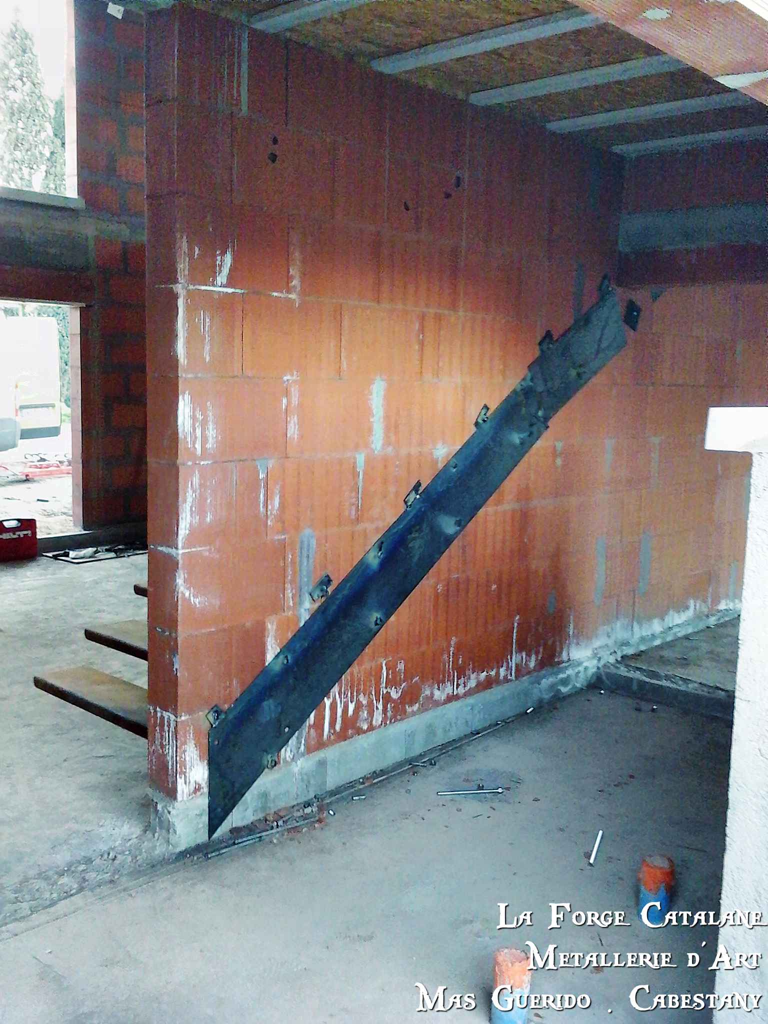 escalier marches suspendues (5) forge catalane.jpg